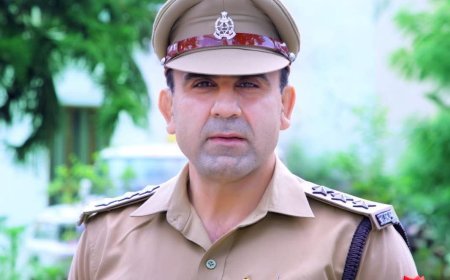 संभल के पूर्व डीएसपी अनुज चौधरी के खिलाफ कोर्ट के आदेश पर प्राथमिकी (FIR) दर्ज होना प्रशासनिक और कानूनी गलियारों में बड़ी चर्चा का विषय बना हुआ है।