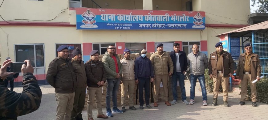 शराब तस्करी पर हरिद्वार पुलिस की बड़ी सर्जिकल स्ट्राइक दस टायरा ट्रक के साथ चालक दबोचा  300 पेटी अंग्रेज़ी शराब बरामद 