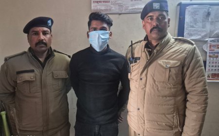 देहरादून के व्यस्तम इलाके में युवती पर धारदार हथियार से हमला हस्पताल में डॉक्टरों ने मृत घोषित किया दूल्हा बाजार में दिन दहाड़े हुये इस हत्याकांड से लोग दहशत में आरोपी गिरफ़्तार