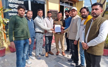 सोहोलपुर मार्ग पर खनन सामग्री से लदे डंपरों की बेतहाशा आवाजाही से क्षेत्रवासी वासी परेशान जनप्रतिनिधियों ने थाना प्रभारी को दिया ज्ञापन