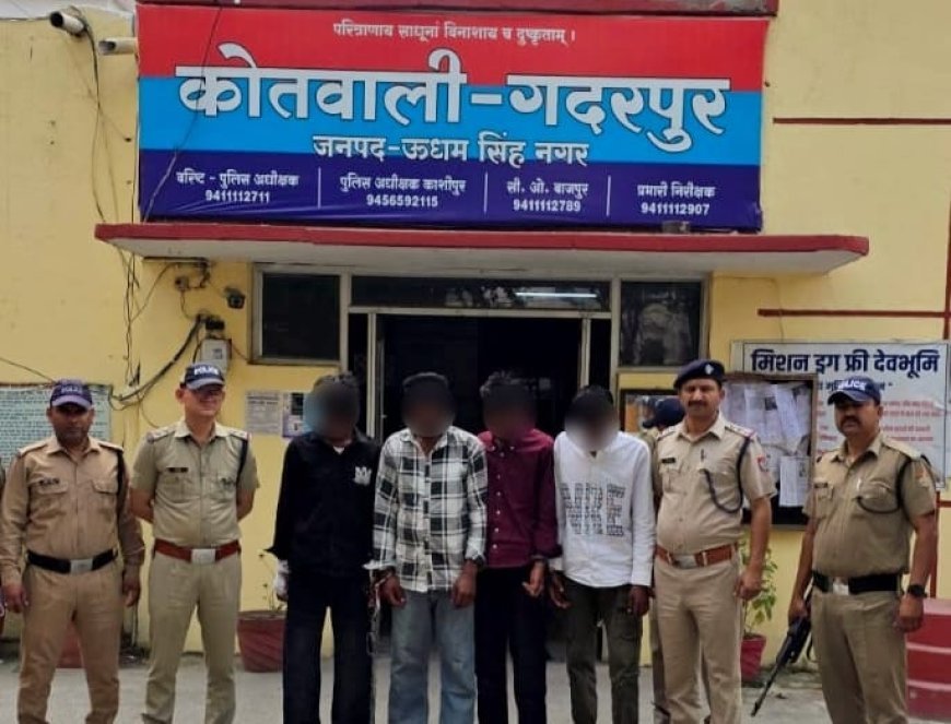 ओवरटेकिंग के मामूली विवाद ने उस वक्त खतरनाक रूप ले लिया जब नशे में धुत युवकों ने रोडवेज बस का पीछा कर दो अलग-अलग स्थानों पर जमकर तोड़फोड़ की