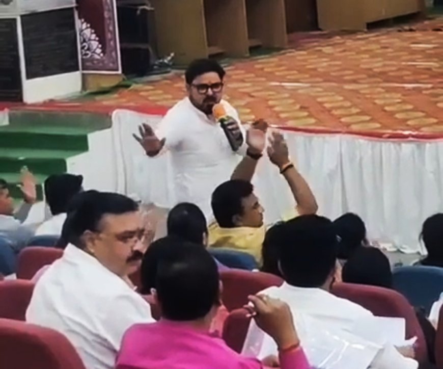 हरिद्वार: नगर निगम क्षेत्र में कच्चे मांस की दुकानों को शहर से बाहर निर्धारित स्थानों पर शिफ्ट करने की प्रक्रिया के बीच ज्वालापुर क्षेत्र के पार्षद अरशद ख्वाजा ने बोर्ड बैठक के दौरान मुख्य नगर आयुक्त को ज्ञापन